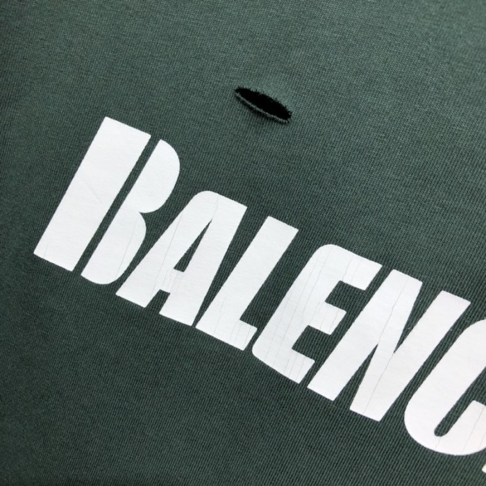 Ba*len*cia*ga caps destroyed flatground t-shirt green