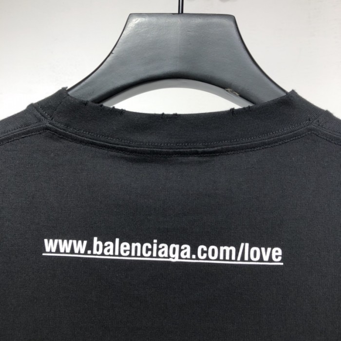 Ba*len*cia*ga i love u medium fit t shirt black