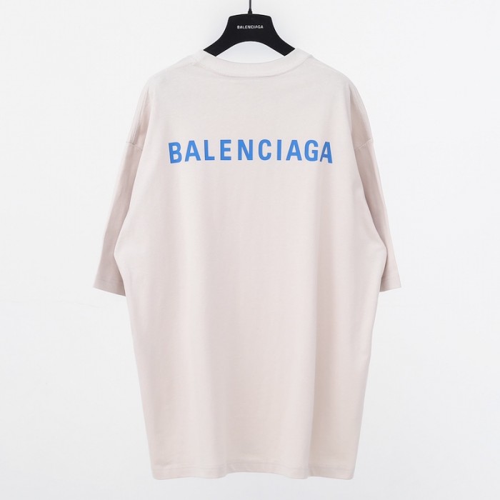 Ba*len*cia*ga logo medium fit t-shirt in beige