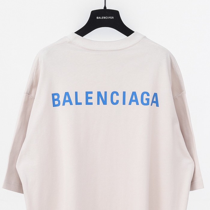 Ba*len*cia*ga logo medium fit t-shirt in beige