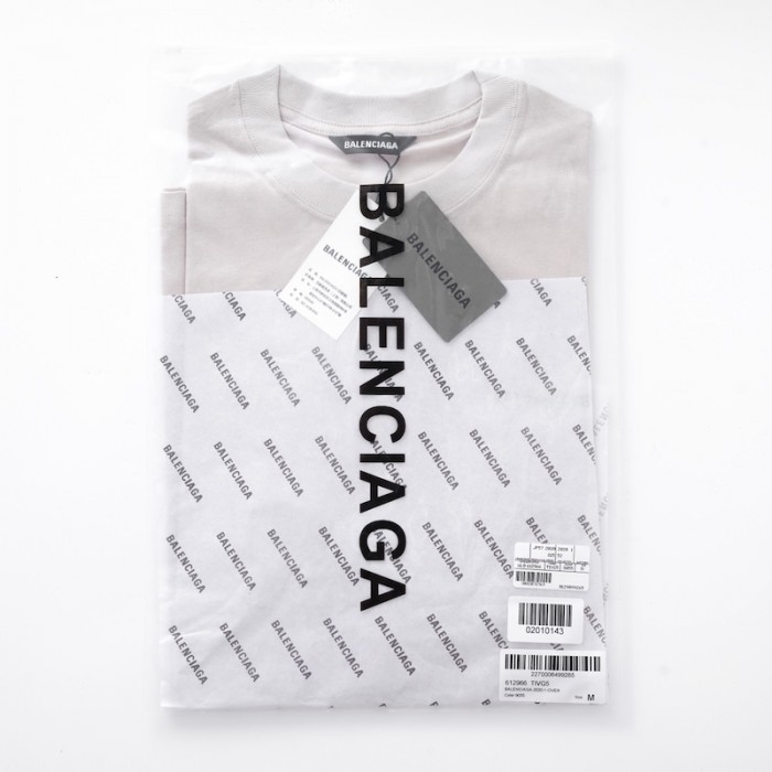 Ba*len*cia*ga logo medium fit t-shirt in beige