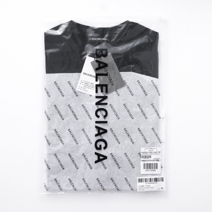Ba*len*cia*ga logo medium fit t-shirt in black