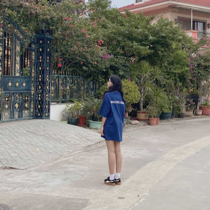 Ba*len*cia*ga logo medium fit t-shirt in navy