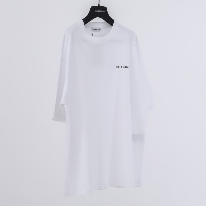 Ba*len*cia*ga logo medium fit t-shirt in white