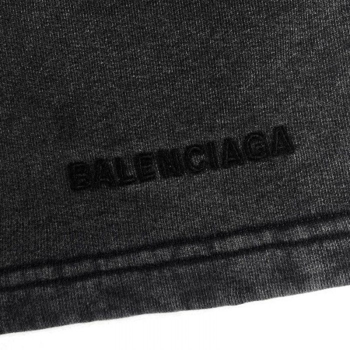 Ba*len*cia*ga logo medium fit short black