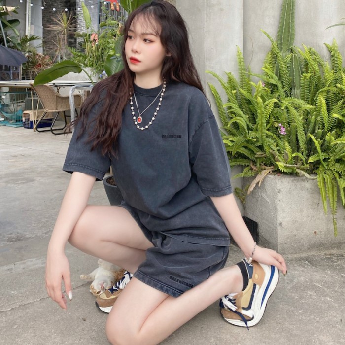 Ba*len*cia*ga logo medium fit short black