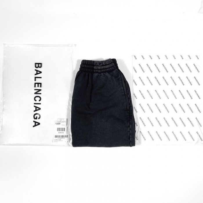 Ba*len*cia*ga logo medium fit short black