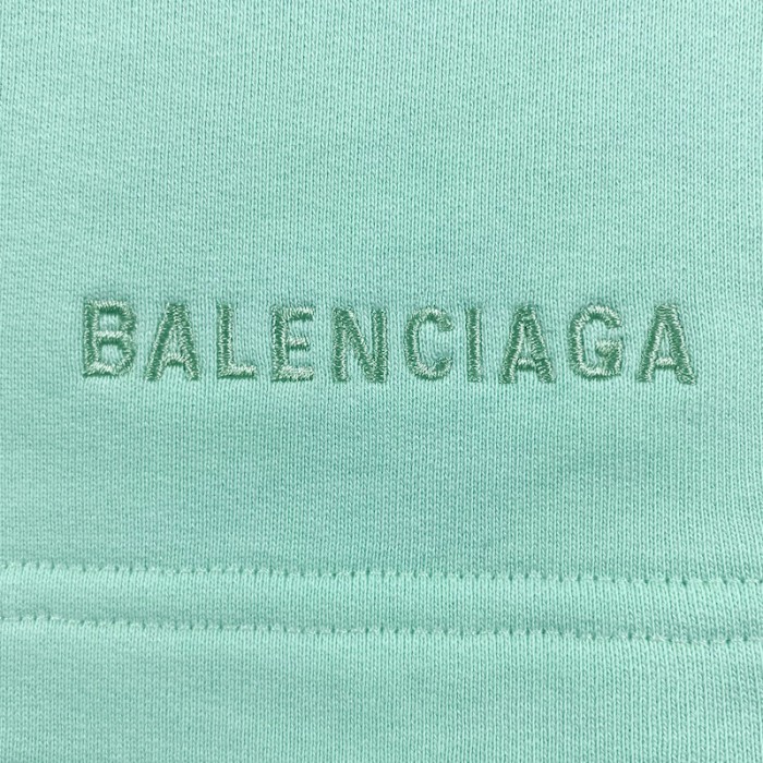 Ba*len*cia*ga logo medium fit short green
