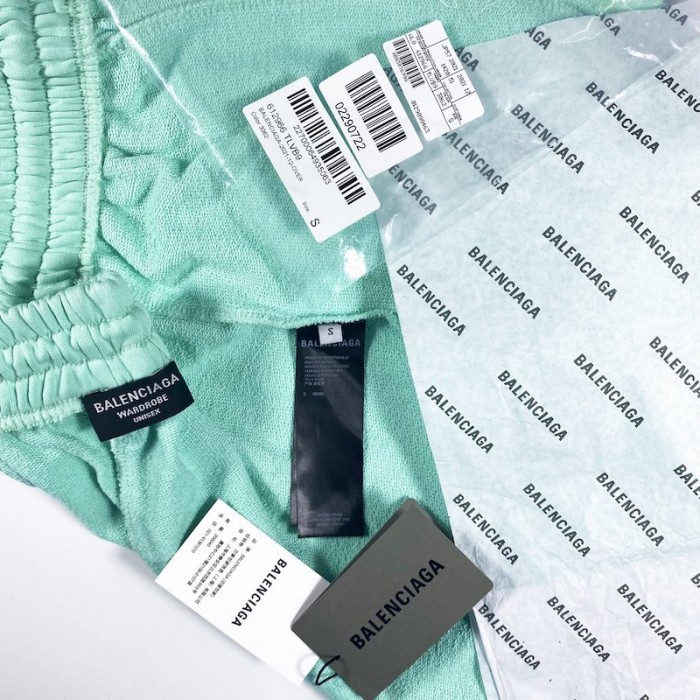 Ba*len*cia*ga logo medium fit short green