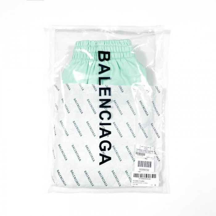 Ba*len*cia*ga logo medium fit short green