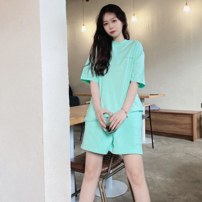 Ba*len*cia*ga logo medium fit short green