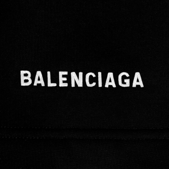 Ba*len*cia*ga logo medium fit short in black