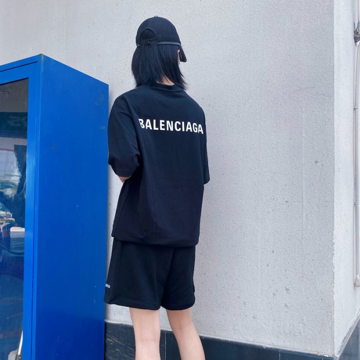 Ba*len*cia*ga logo medium fit short in black