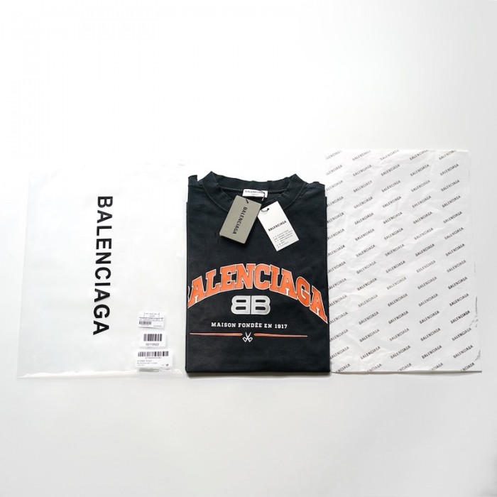 maison Ba*len*cia*ga t-shirt medium fit in black
