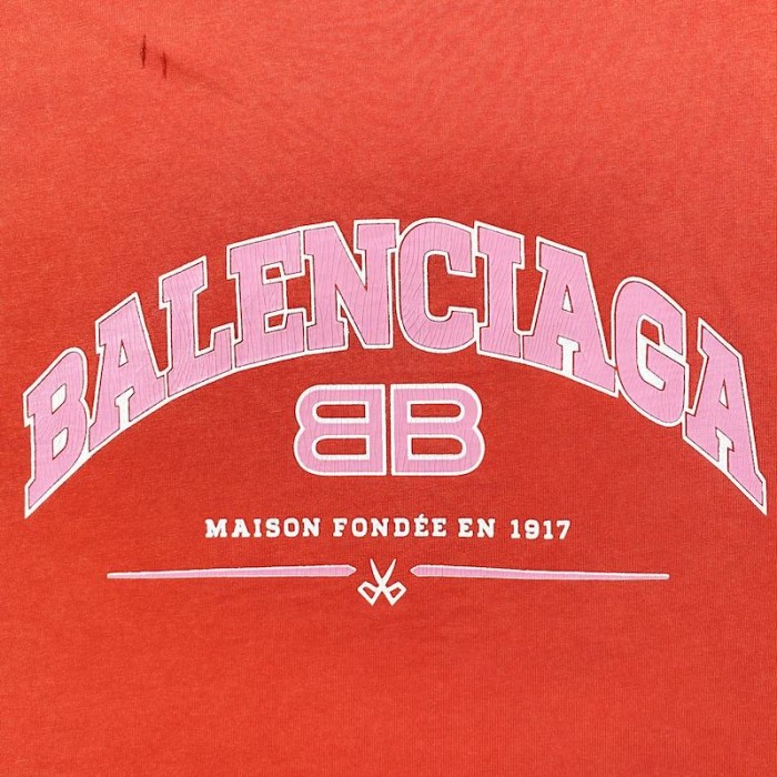 maison Ba*len*cia*ga t-shirt medium fit in red