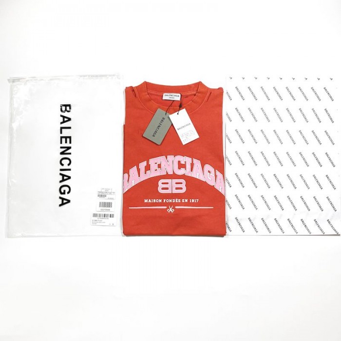 maison Ba*len*cia*ga t-shirt medium fit in red