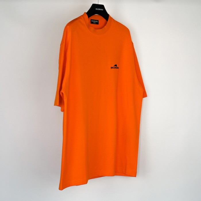 Ba*len*cia*ga year of the tiger t-shirt medium fit in orange