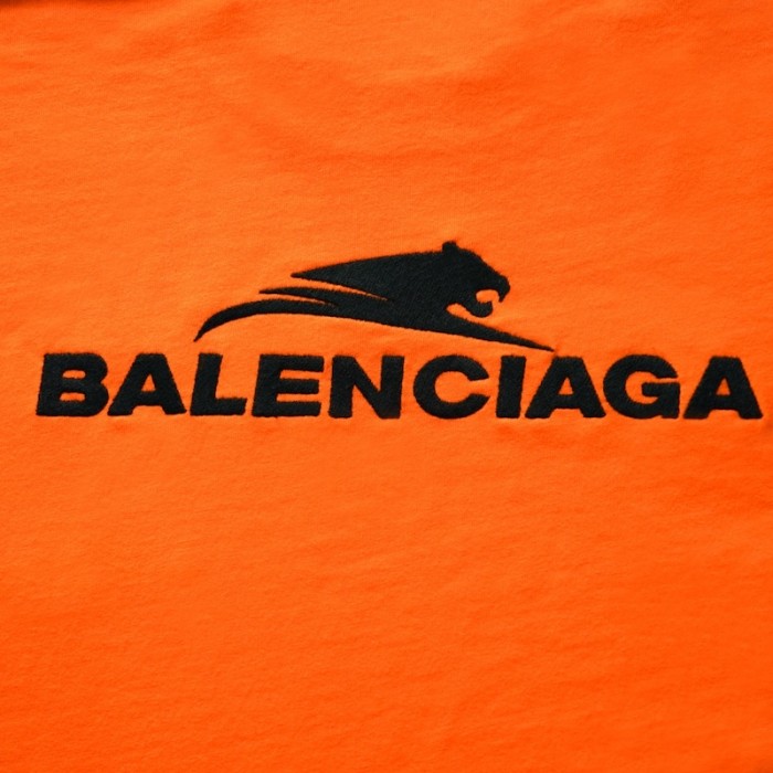 Ba*len*cia*ga year of the tiger t-shirt medium fit in orange