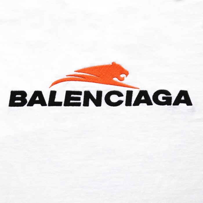 Ba*len*cia*ga year of the tiger t-shirt medium fit in white