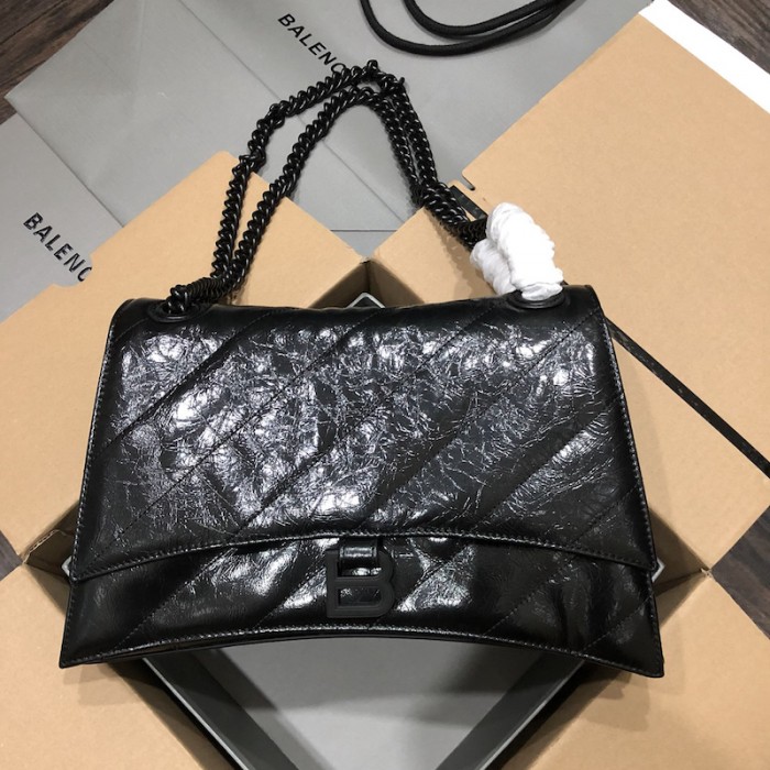 Ba*len*cia*ga women''s crush medium chain bag quilted in black