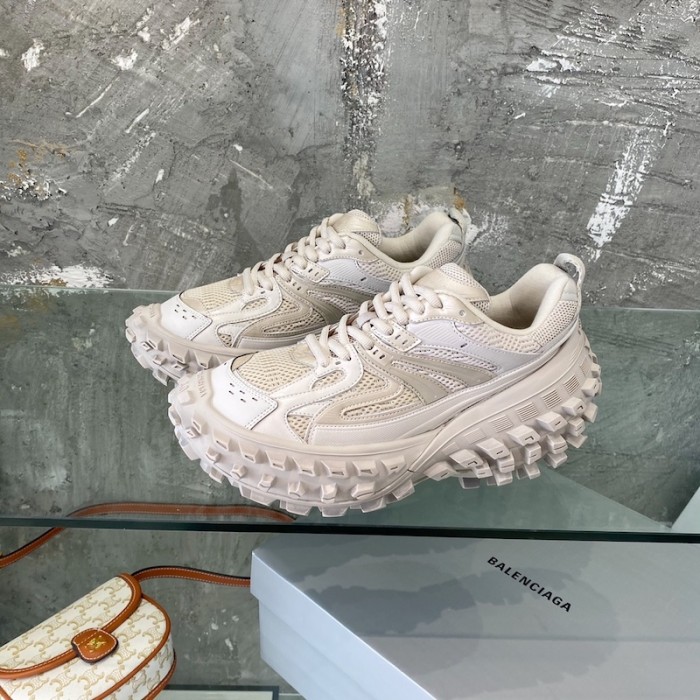Ba*len*cia*ga defender sneaker in beige