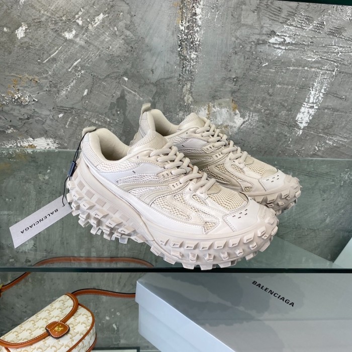 Ba*len*cia*ga defender sneaker in beige