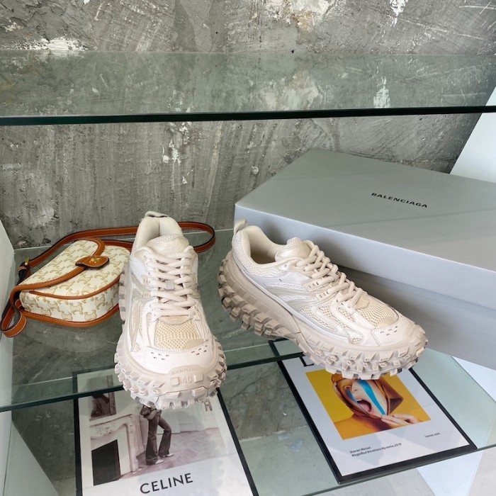 Ba*len*cia*ga defender sneaker in beige