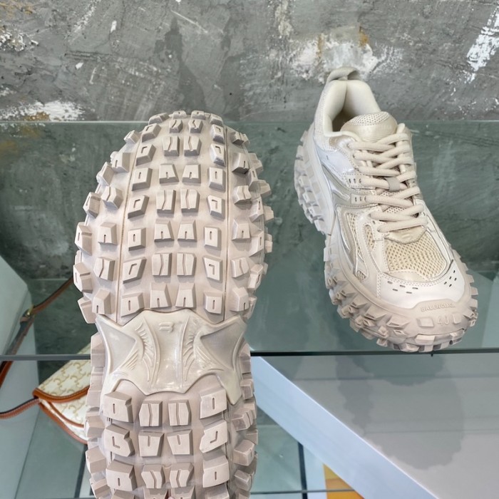 Ba*len*cia*ga defender sneaker in beige
