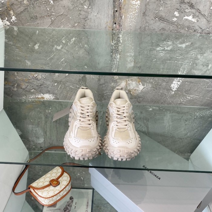 Ba*len*cia*ga defender sneaker in beige