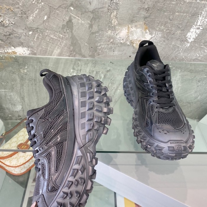 Ba*len*cia*ga defender sneaker in black
