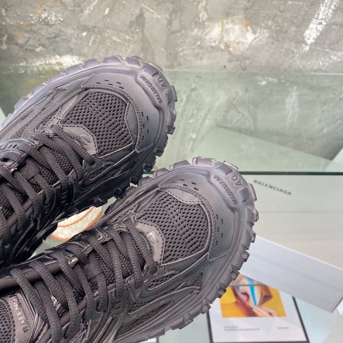 Ba*len*cia*ga defender sneaker in black