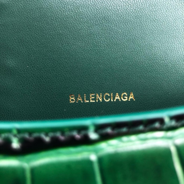Ba*len*cia*ga women