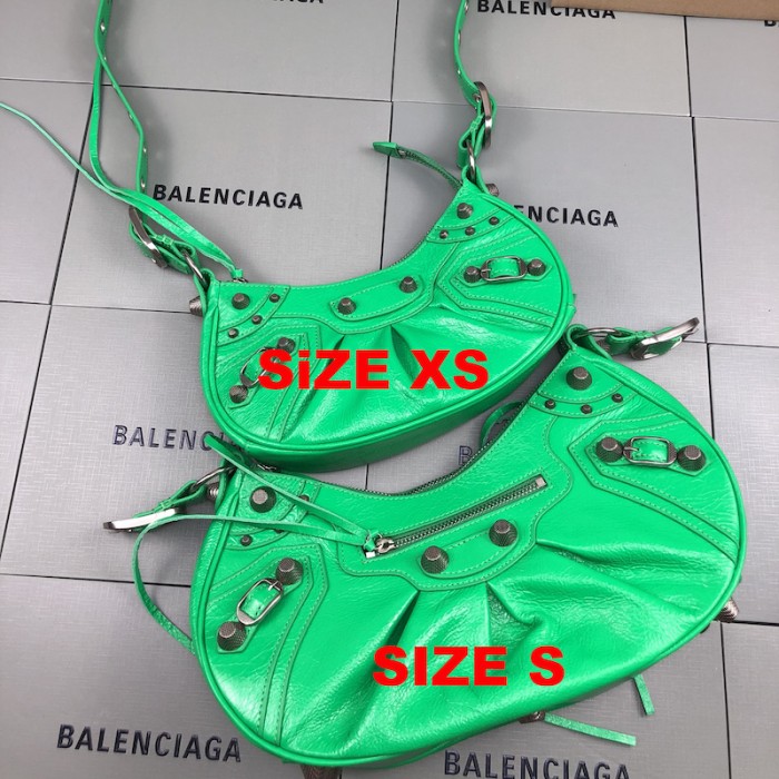 Ba*len*cia*ga women''s le cagole xs shoulder bag in green