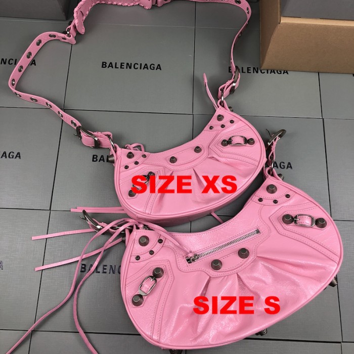 Ba*len*cia*ga women''s le cagole xs shoulder bag in pink