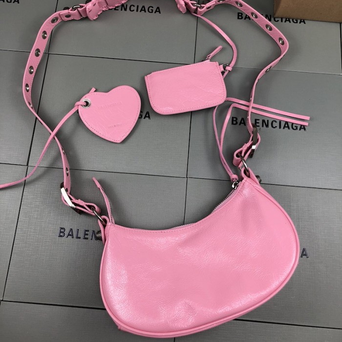 Ba*len*cia*ga women