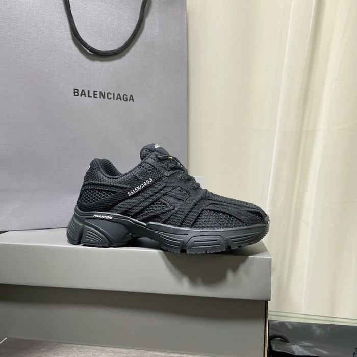 Ba*len*cia*ga phantom sneaker in black