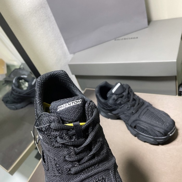 Ba*len*cia*ga phantom sneaker in black