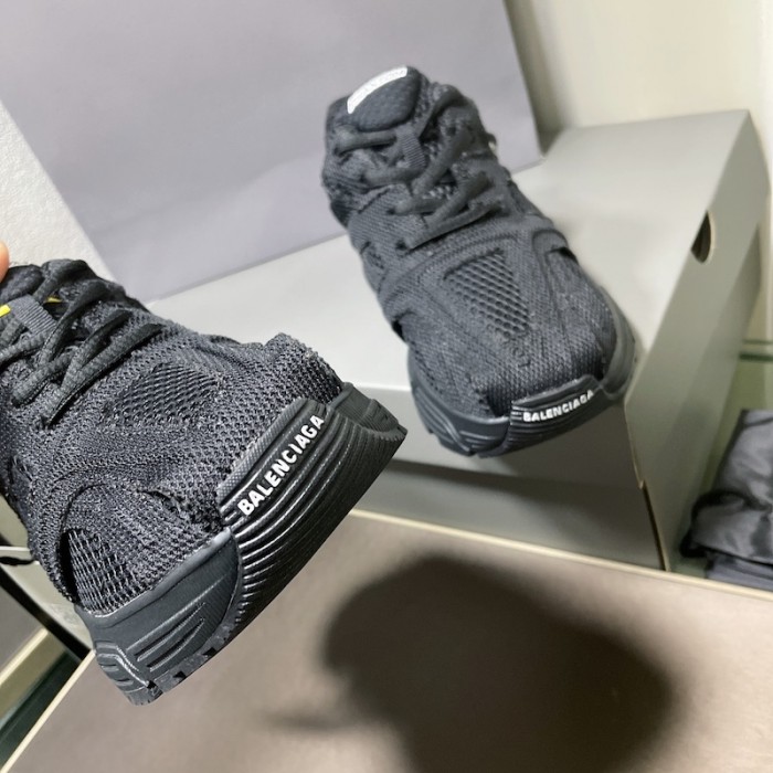 Ba*len*cia*ga phantom sneaker in black