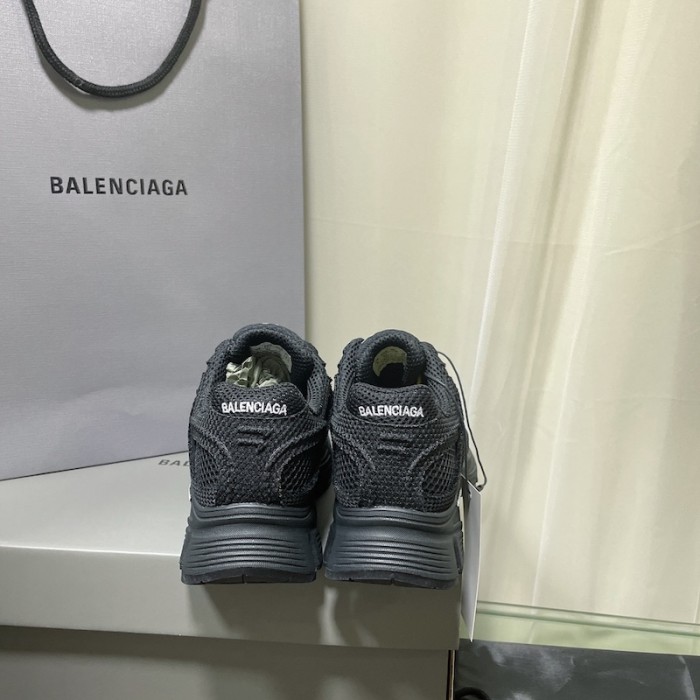 Ba*len*cia*ga phantom sneaker in black
