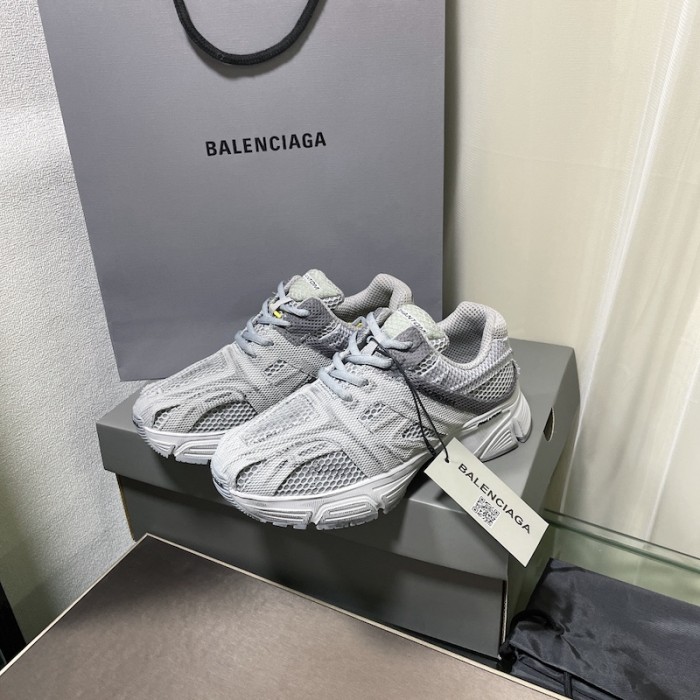 Ba*len*cia*ga phantom sneaker in grey
