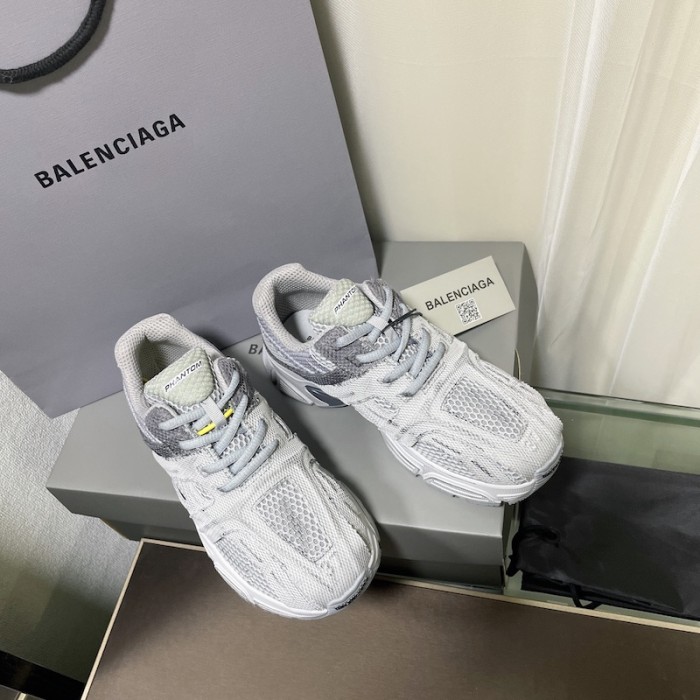 Ba*len*cia*ga phantom sneaker in grey
