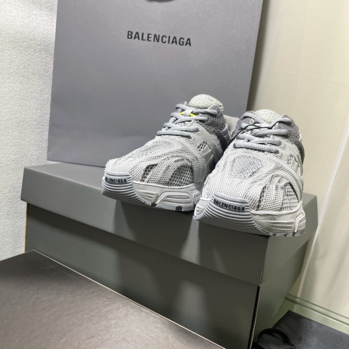 Ba*len*cia*ga phantom sneaker in grey
