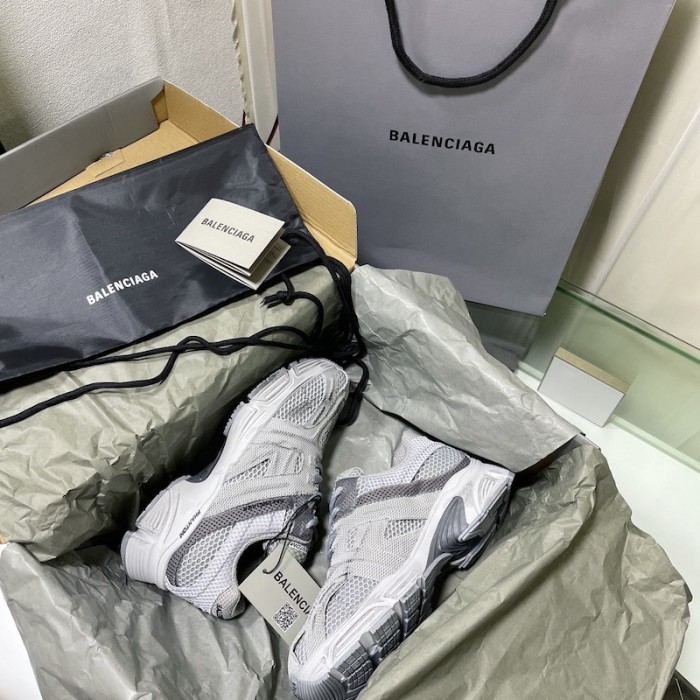 Ba*len*cia*ga phantom sneaker in grey