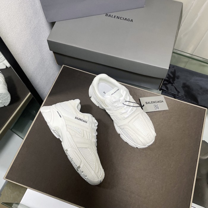 Ba*len*cia*ga phantom sneaker in white