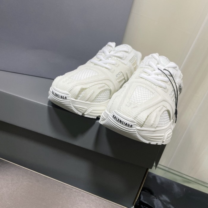 Ba*len*cia*ga phantom sneaker in white
