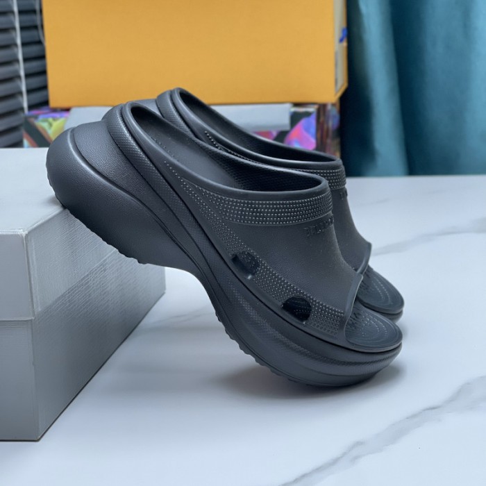 Ba*len*cia*ga pool crocs™ slide sandal in black