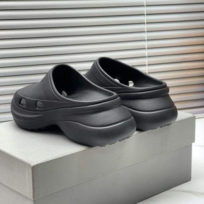 Ba*len*cia*ga pool crocs™ slide sandal in black
