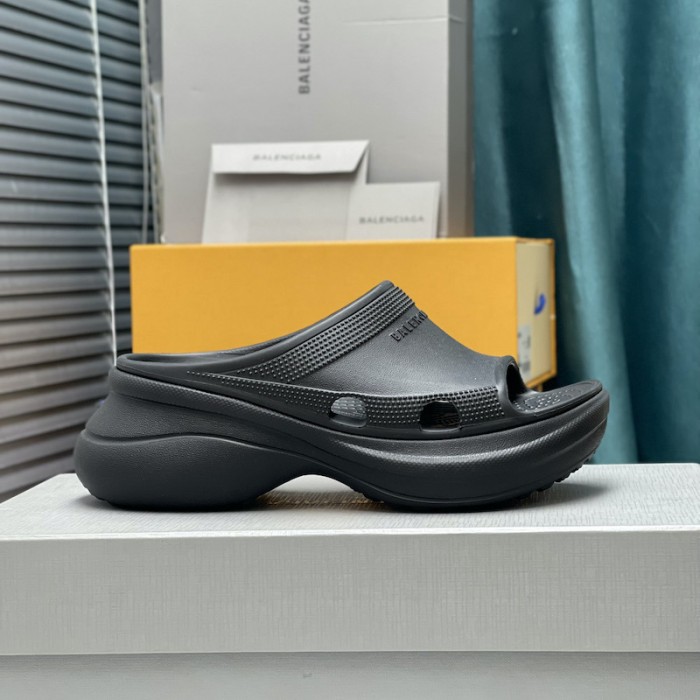 Ba*len*cia*ga pool crocs™ slide sandal in black