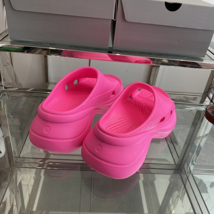 Ba*len*cia*ga pool crocs™ slide sandal in rose