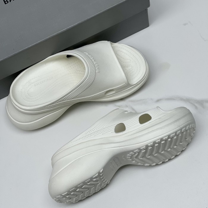 Ba*len*cia*ga pool crocs™ slide sandal in white